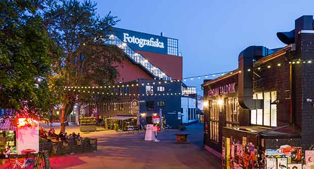 Tallinnan Fotografiska iltavalaistuksessa